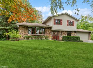 8 Shilling Ct, Bolingbrook, IL 60440