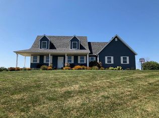 3840 Cole Hollow Rd, Pekin, IL 61554