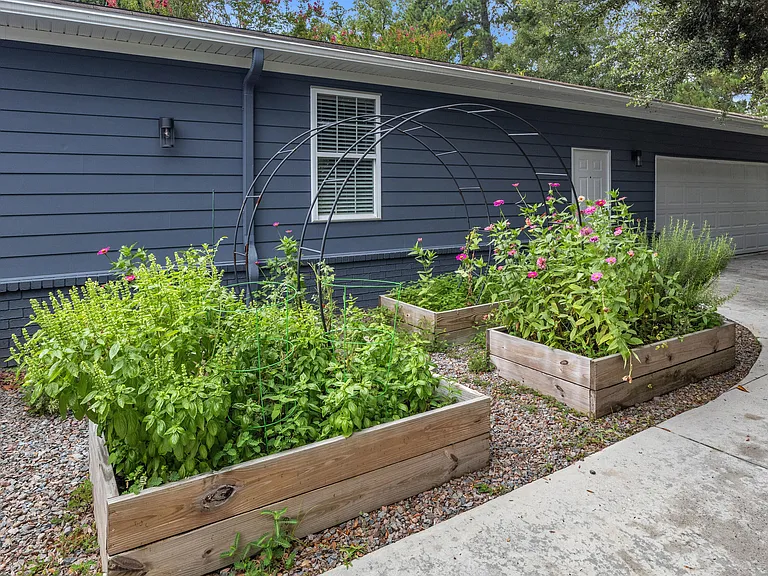 1225 Winston St — Photo 39