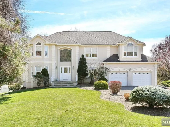 671 Blue Hill Rd, River Vale, NJ 07675