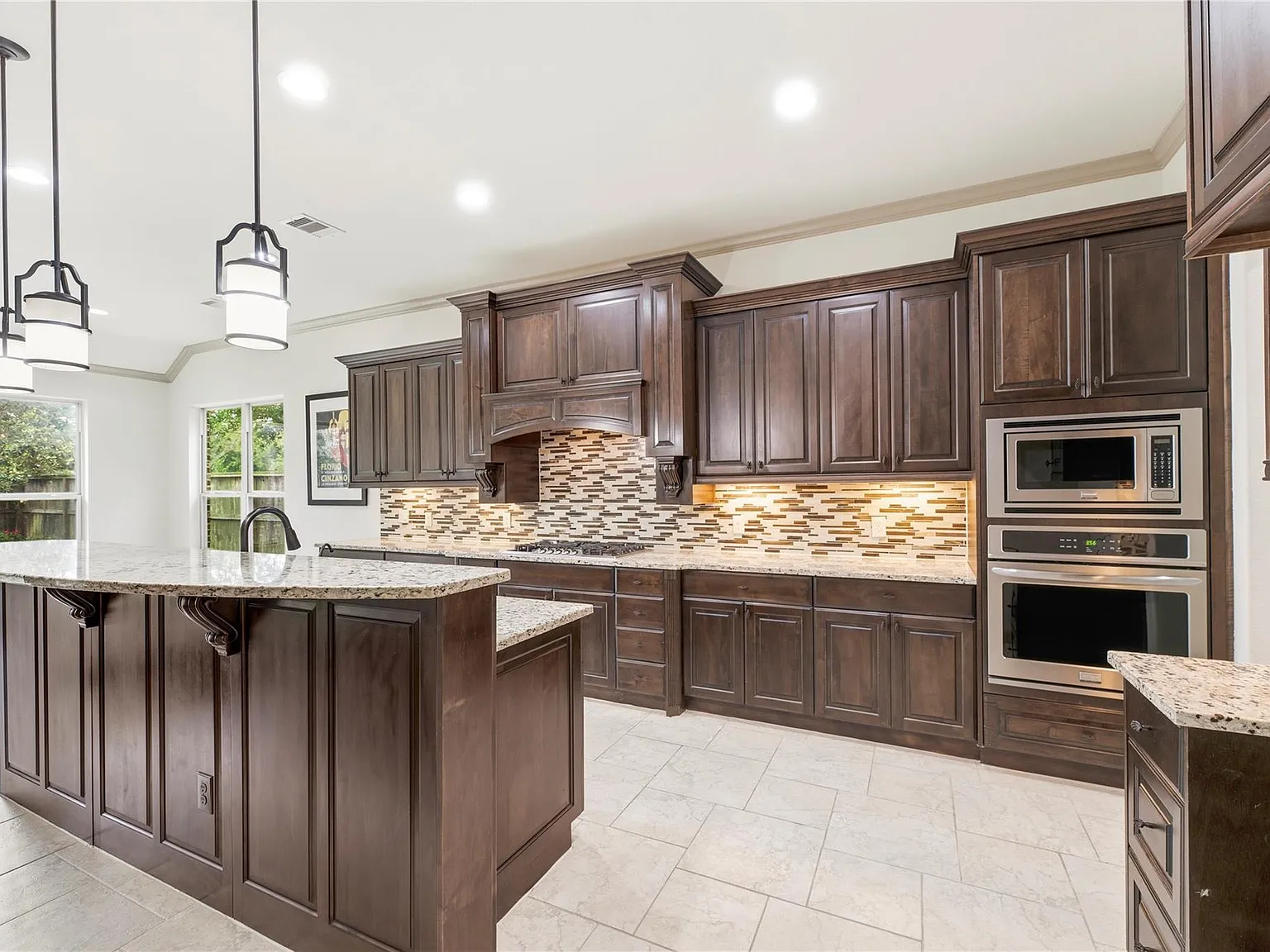 4 bed, 4.0 bath, 3756 sqft, $3,500 — Photo 3