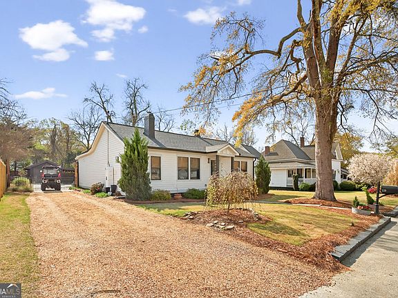 2nd image of 229 Alcovy St