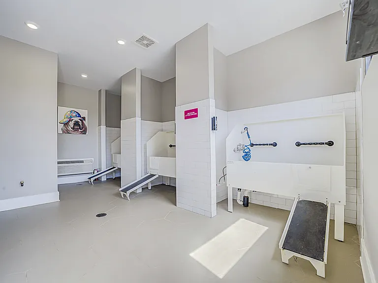 Holly Crest Apartments — Photo 19