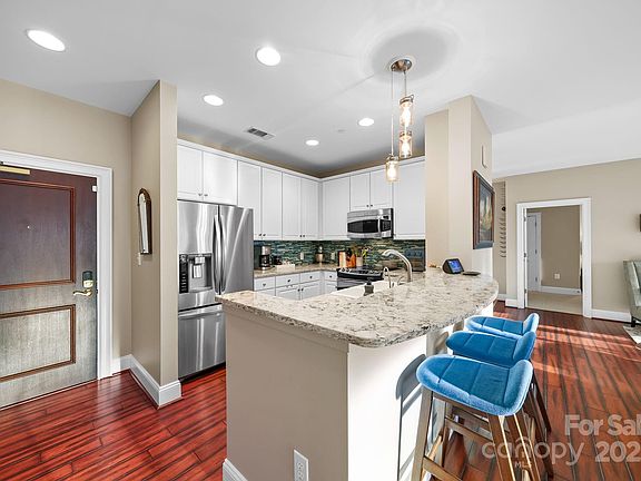 4th image of 400 N Church St Unit 521