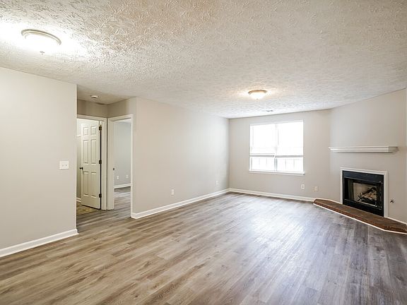 3rd image of 101 Edgehill Ln