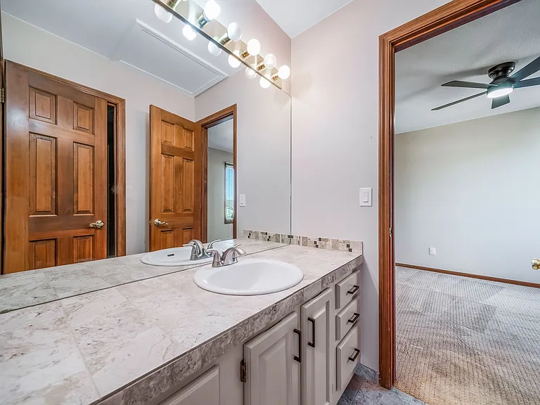 6793 Blackhawk Ct — Photo 31