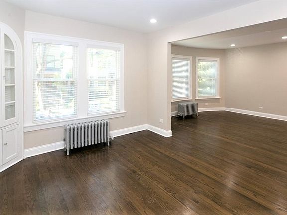 4th image of 1432 W Farragut Ave #2