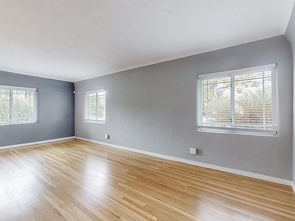4th image of 600 Solano Dr SE