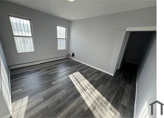 2nd image of 1106 Grove St Floor 1