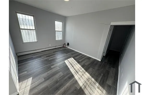 Building Photo - 1106 Grove St #1