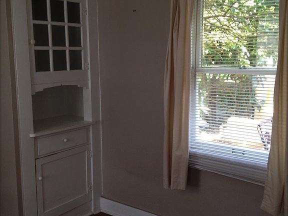 2nd image of 5701 N New Braunfels Ave