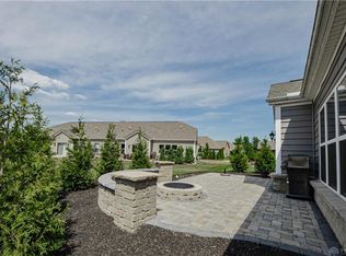 1438 Chantilly Ln, Centerville, OH 45458