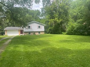 8421 Hickory Nut Grove Rd, Cary, IL 60013