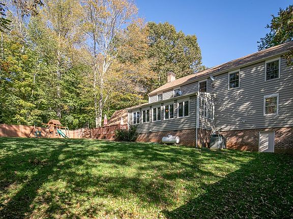 4th image of 415 Forest Dr