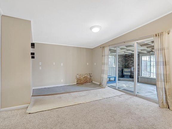 4th image of 920 Cummins Way