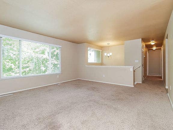 3rd image of 4422 127th St NE