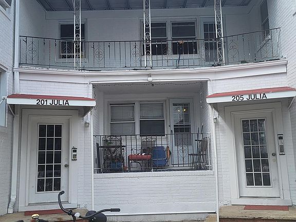 4th image of 205 E Broadway APT 5B