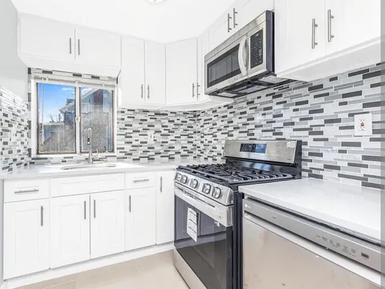 552 Kimball Ave — Photo 2