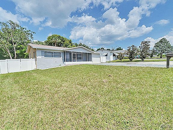 3rd image of 5 Oak Hollow Dr