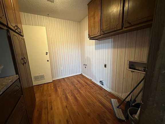 5th image of 1202 W 18th Ter