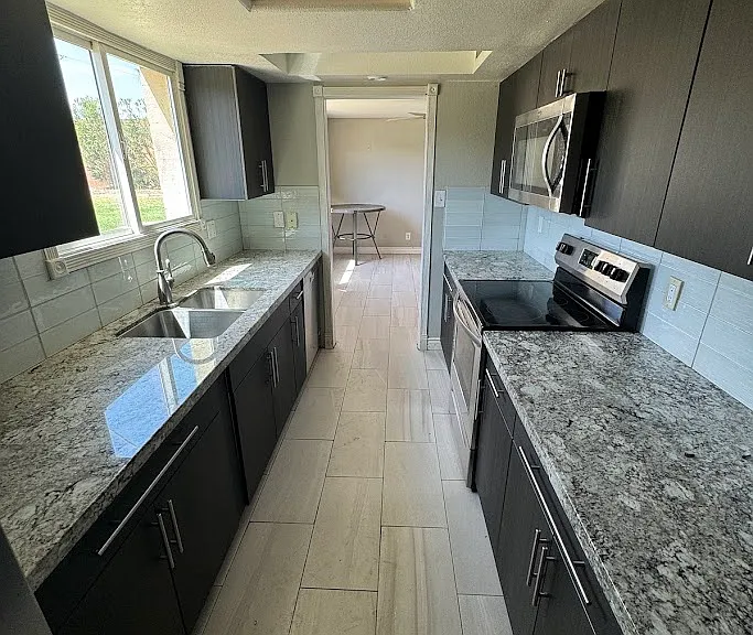 1107 E Broadmor Dr — Photo 4
