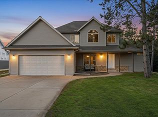 1430 Creekwood Dr, New Richmond, WI 54017