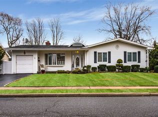 6 Shoreham Rd, Massapequa, NY 11758