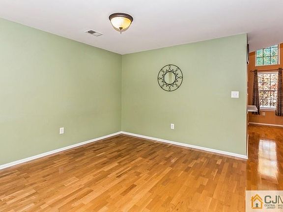 3rd image of 77 Pennsbury Way