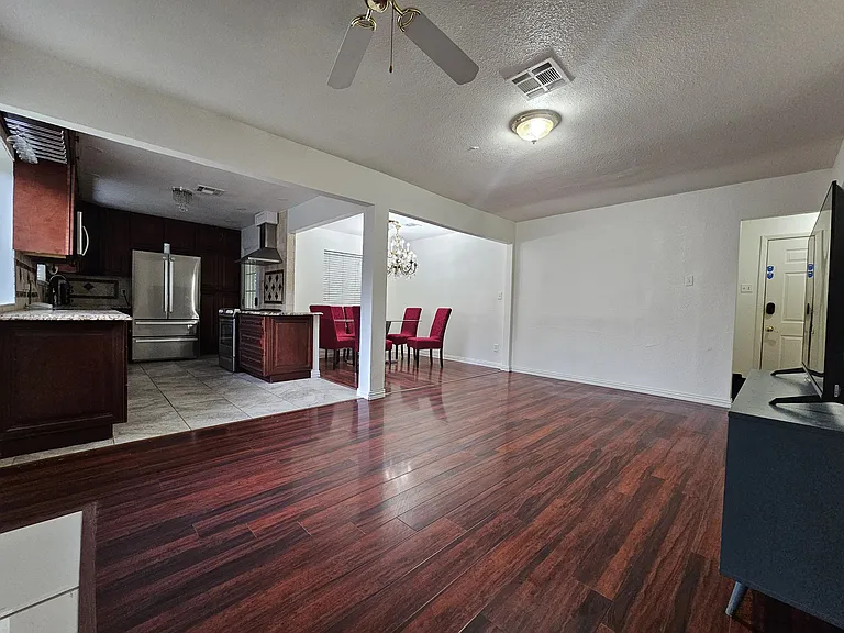 502 Forest Cir — Photo 14
