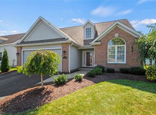 130 Lake Pointe Cir, Canfield, OH