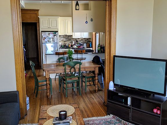 3rd image of 1544 N Oakley Blvd #2