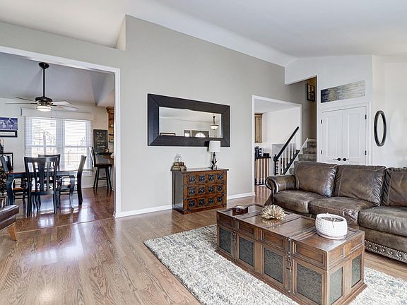 4th image of 455 Avebury Ln