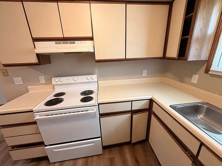 3541 S Jefferson Ave — Photo 8