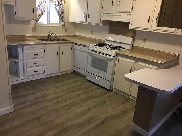 288 Trevino Dr — Photo 2