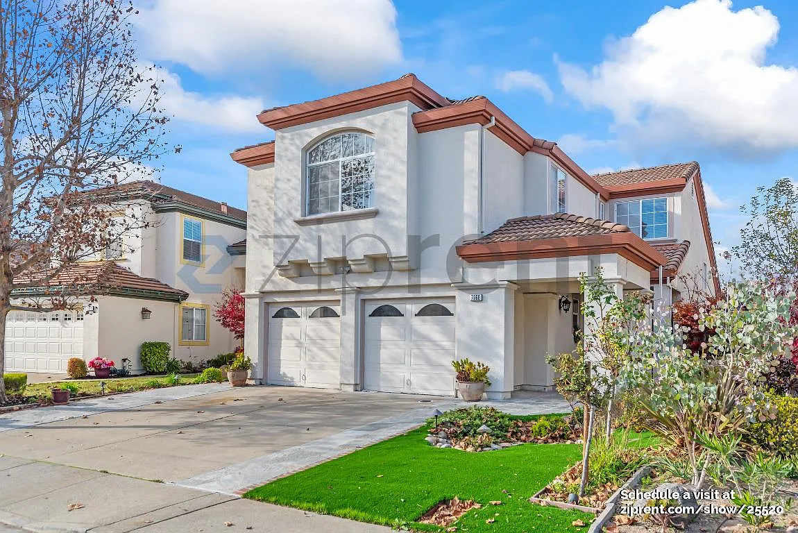 4 bed, 2.5 bath, 2400 sqft, $5,000 — Photo 2