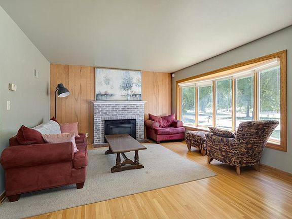 4th image of 607 Swan St