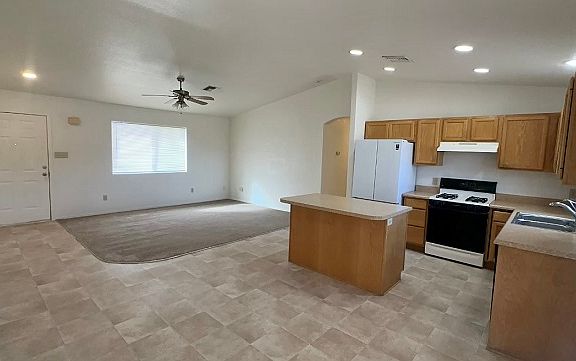 5th image of 2663 S Buffalo Ave