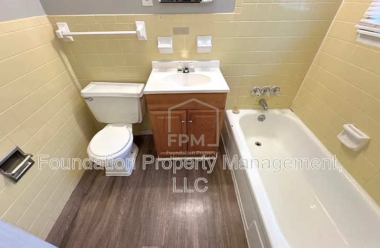 672 Carpenter St — Photo 18