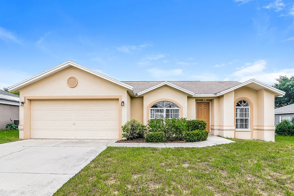 3 bed, 2.0 bath, 1284 sqft, $1,780 — Photo 1