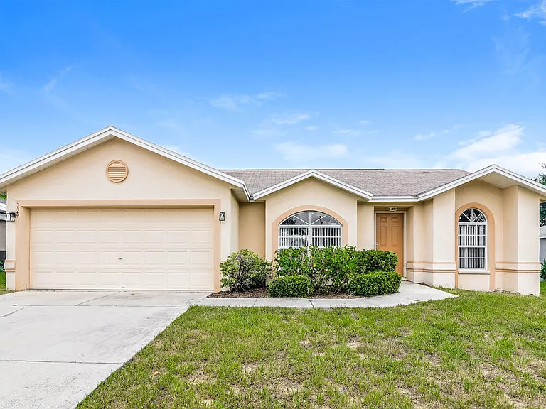 338 Arlington Cir — Photo 1