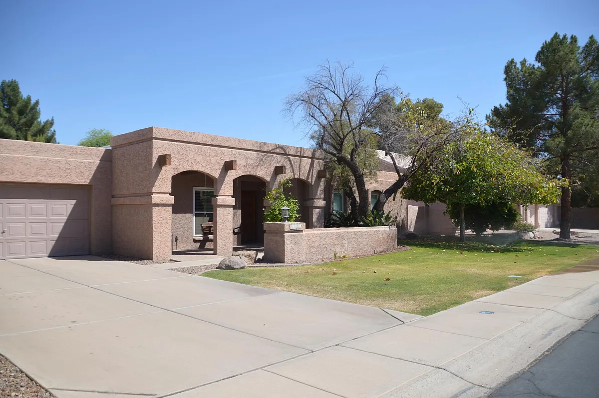 Building Photo - 8315 S Taylor Dr