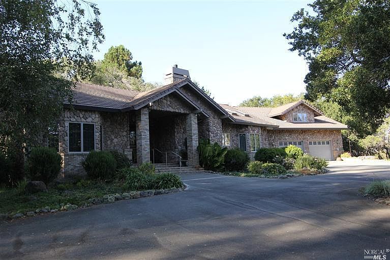 1st image of 1100 Sycamore Ln
