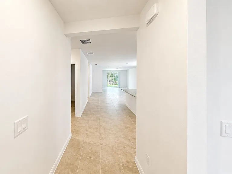 2404 White Tail St — Photo 5