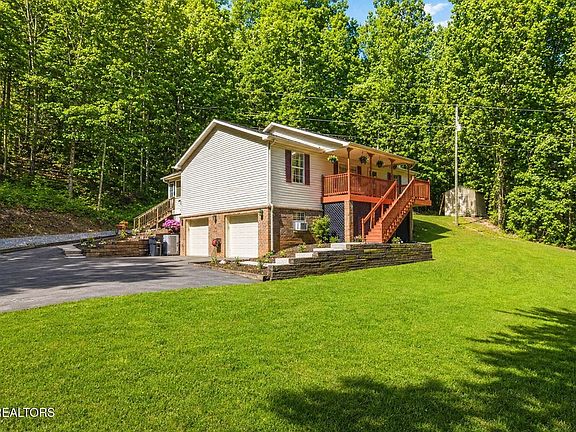 3rd image of 8605 Parker Dr