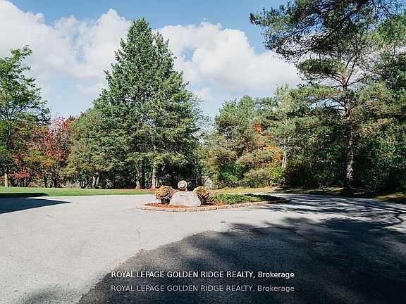 3rd image of 8 Greenvalley Cir