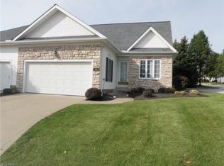 14 Sandridge Ln, Willoughby, OH