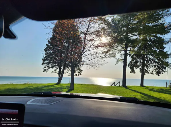 1519 S Lakeshore Rd, Carsonville, MI 48419