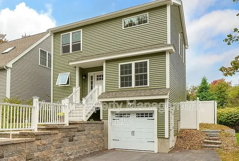 2 bed, 2.5 bath, 1323 sqft, $3,200 — Photo 1