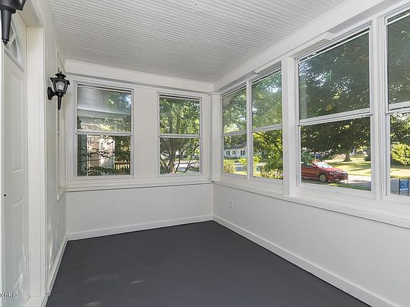 3rd image of 1517 Sunnyside Dr