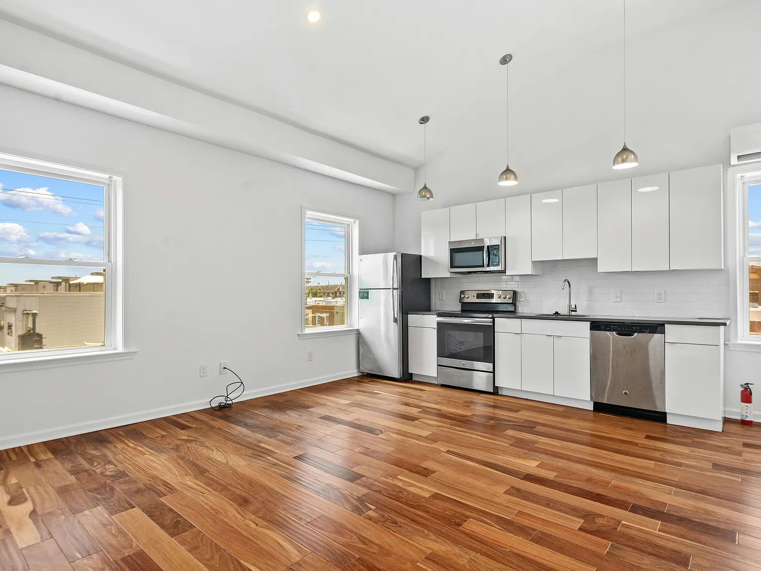 Studio, 560 sqft, $1,200 — Photo 2